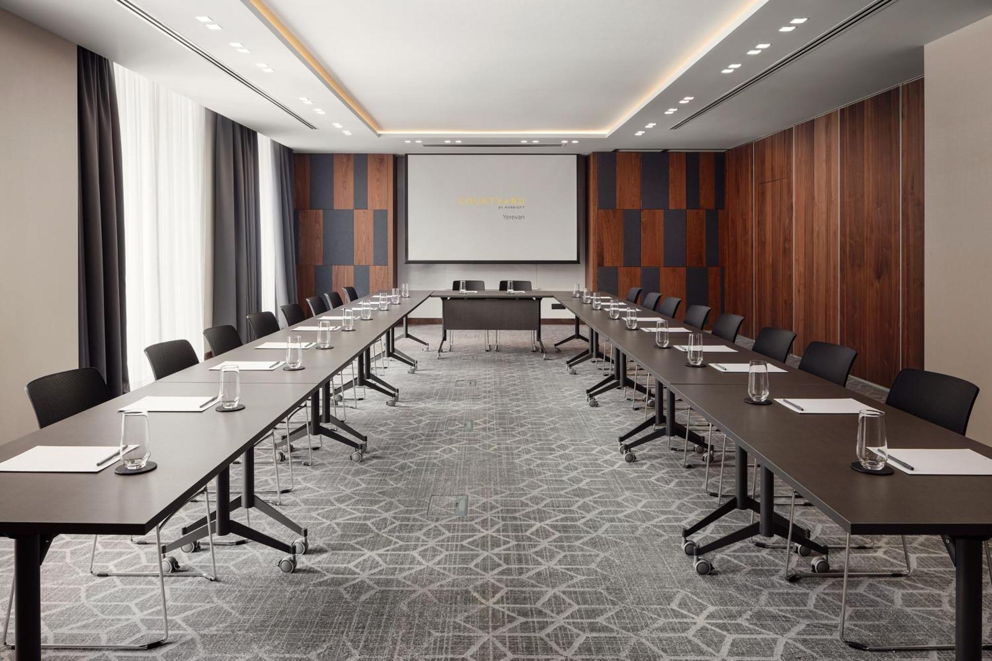 Courtyard By Marriott Erevan Exterior foto
