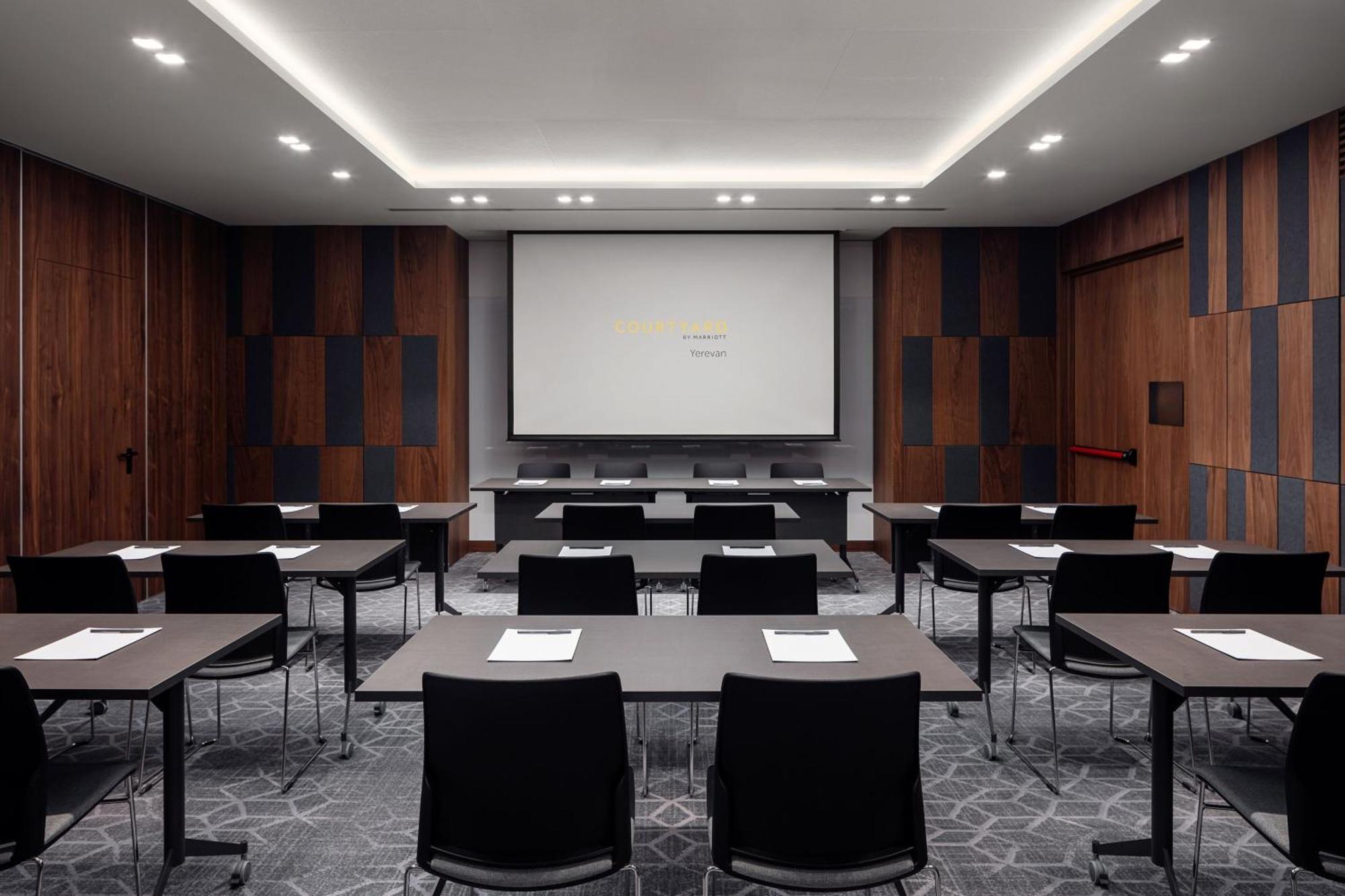 Courtyard By Marriott Erevan Exterior foto